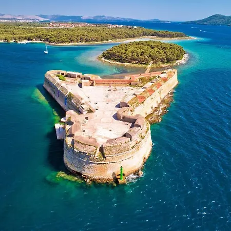 Apartman Charming Renovated Next To The Sea *